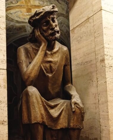 Fue el Concilio Vaticano II el que abrió el estudio de la teología a todos los creyentes; esta decisión es un verdadero «signo de los tiempos», que indica el camino recorrido por la Iglesia y el camino a seguir según el estilo de coparticipación.